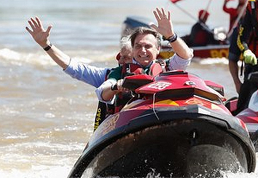 Bolsonaro jetski