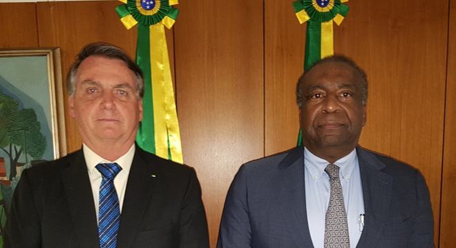 jair-bolsonaro-e-carlos-alberto-decotelli-30062020141403493.jpeg