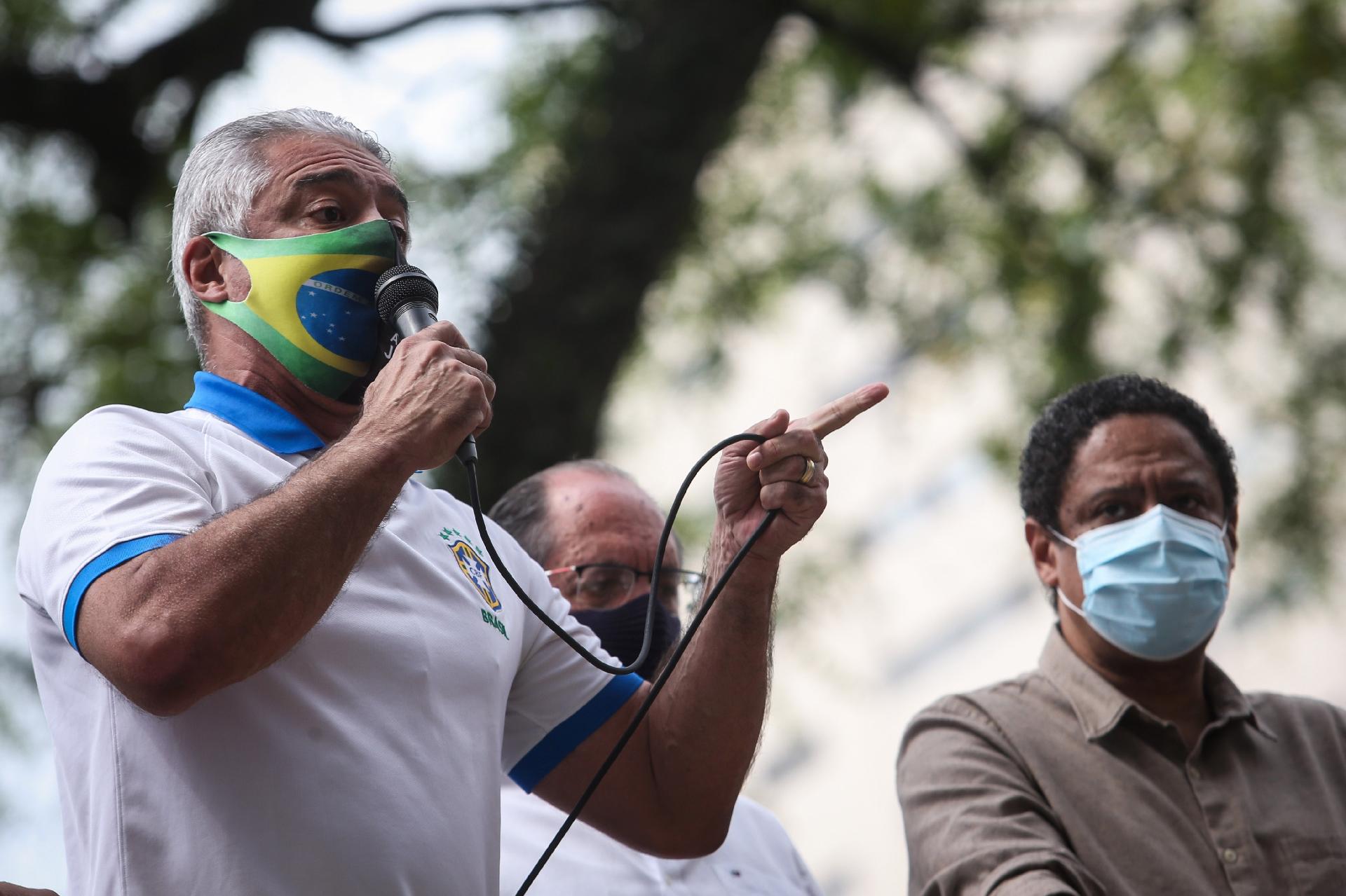 o-senador-major-olimpio-psl-spe-e-o-deputado-federal-orlando-silva-pcdob-sp-durante-manifestacao-promovida-pela-ugt-no-sindicato-dos-comerciarios-em-sp-1601320588992_v2_1920x1279.jpg